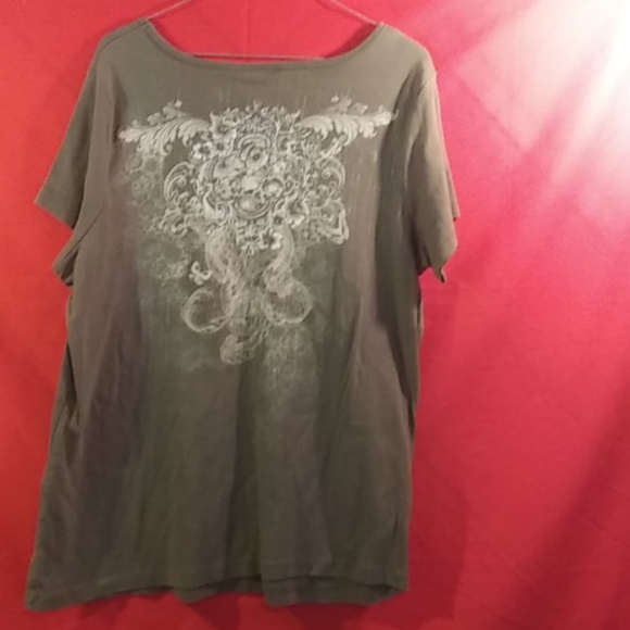 Essentials by maggie t shirt - Picture 3 of 3